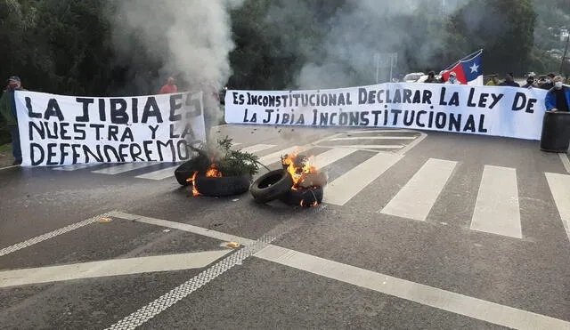 Las protestas se han intensificado en diversas caletas de Valparaíso. (Foto: @adeurresti / Twitter)