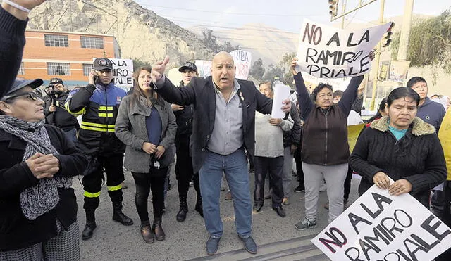 Plantón. La desinformación llevó ayer a los vecinos de Chaclacayo a protestar. Según Lima, la vía Prialé sigue sin cambios.