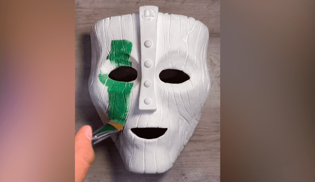 Desliza las imágenes para ver todo el proceso que siguió este joven escultor para crear su réplica de La máscara de Jim Carrey. Foto: Malcolm Hofmann/TikTok