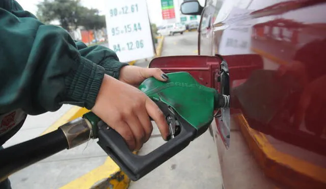 Precio de combustibles se reduce hasta en S/0,10 por galón
