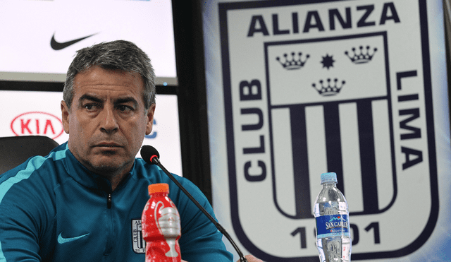 Alianza Lima hace oficial la renovación de Pablo Bengoechea