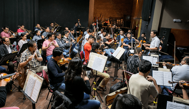 Músicos de la Orquestas Sinfónica de Trujillo preparan recital.