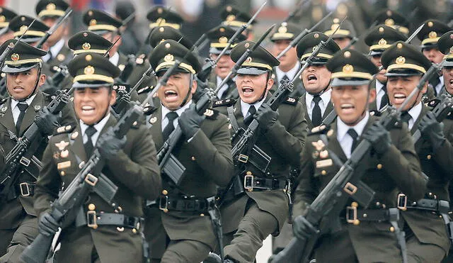 Compromiso. Pronunciamiento militar se refiere al premier y destaca labor de efectivos en la seguridad y desarrollo del Perú. Foto: Antonio Melgarejo/La República