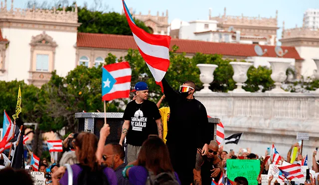 Con multitudinaria marcha exigen renuncia del gobernador de Puerto Rico