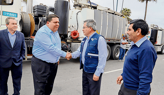 Hidrojet. Alcalde Roberto Briceño mostró vehículos.