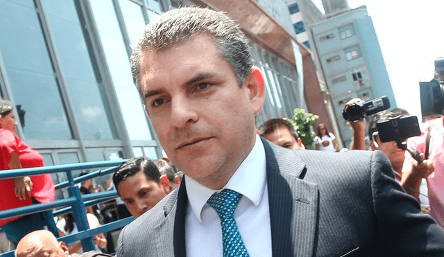Abren investigación preliminar a Rafael Vela por presunta conducta disfuncional