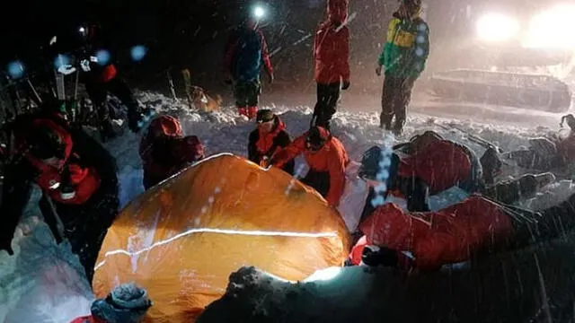 Esquiador sobrevivió tras pasar más de cinco horas enterrado bajo la nieve 