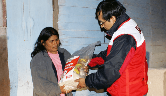 Municipalidades locales y provinciales están autrizados para la entrega de víveres a la población vulnerable. Foto: Andina.