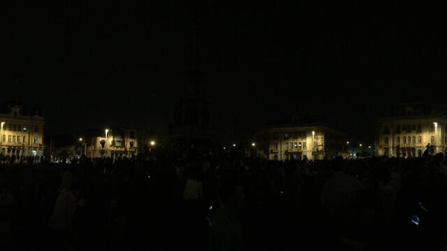 Marcha contra indulto: apagaron las luces de la plaza Dos de Mayo [VIDEO]