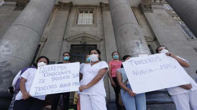 Hospital Loayza plantón. Fotos: Antonio Melgarejo.