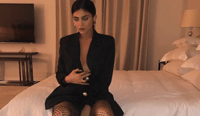 Kylie Jenner deja ver de más al posar en prendas íntimas [VIDEO]