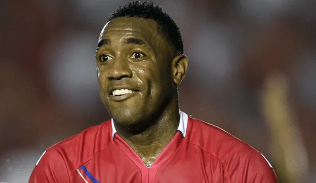 Luis Tejada recibe tremendo homenaje como máximo goleador de Panamá