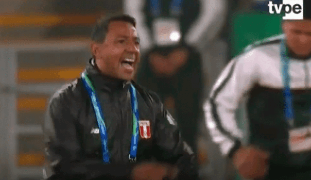 Nolberto Solano se molestó con el árbitro del Perú vs. Honduras y tuvo un airado reclamo. | Foto: TV Perú