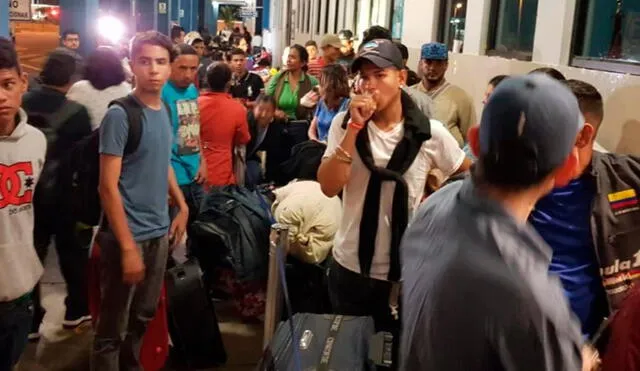 Tumbes: venezolanos cantan su himno en control fronterizo [VIDEO]