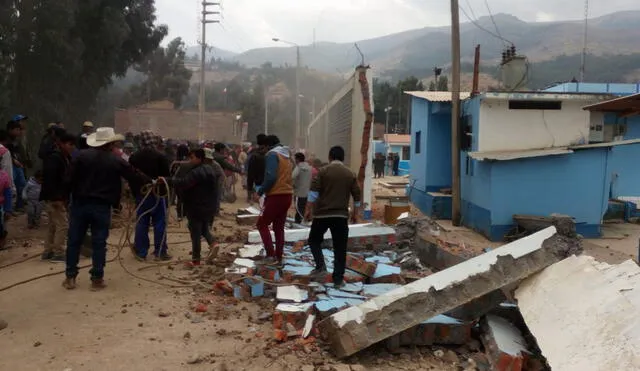 Huancayo: pobladores derrumban parte de cerco perimétrico de planta de tratamiento de agua