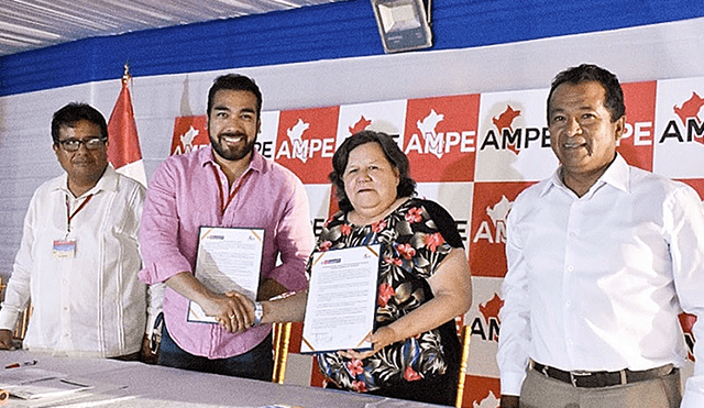 Acta. Firmaron la titular del Midis, Ariela Luna, y el presidente de la AMPE y alcalde de La Molina, Álvaro Paz de la Barra.