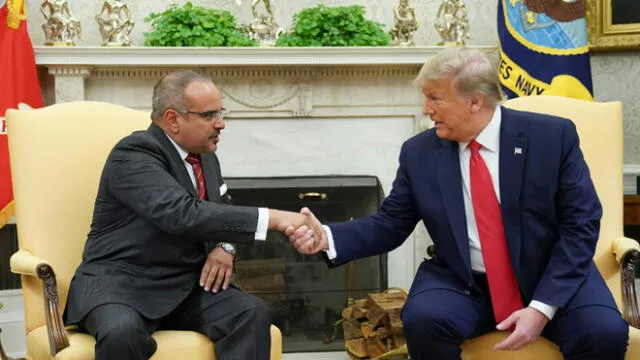 El presidente de los Estados Unidos, Donald Trump junto al príncipe heredero de Bahréin, Salman bin Hamad bin Isa al-Khalifa, durante una reunión en la Oficina Oval de la Casa Blanca en 2019. Foto: AFP