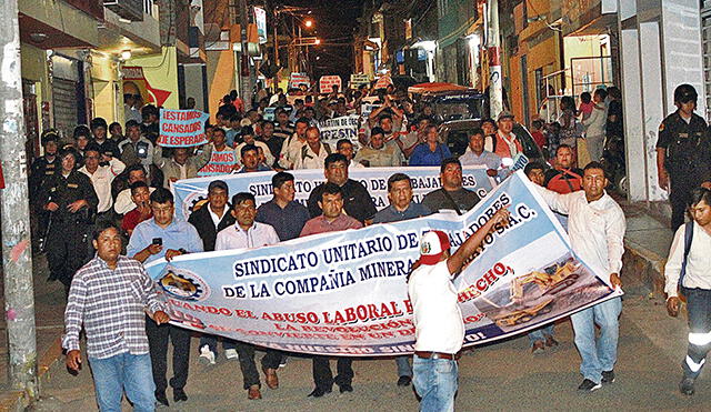 Trabajadores marchan contra presuntos abusos laborales