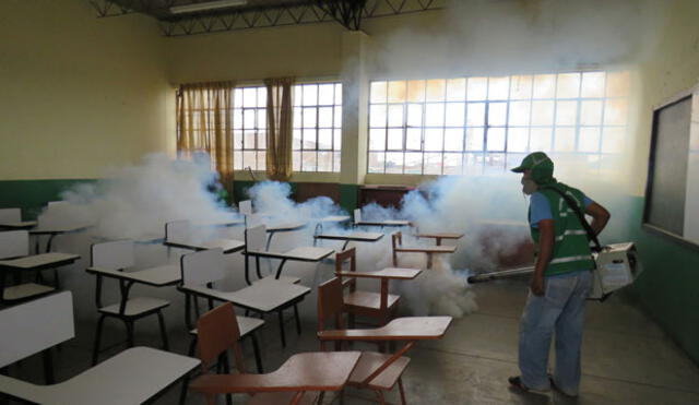 Talara: Fumigan centros educativos para dar inicio a las clases escolares este 17 de abril