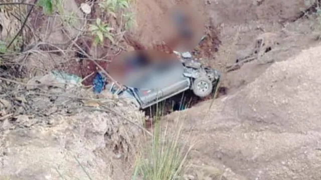 Siete muertos y tres heridos tras despiste de camioneta a abismo en La Libertad
