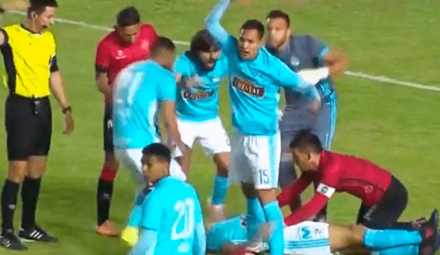 Sporting Cristal vs Melgar: Omar Merlo asustó tras recibir cabezazo de Cuesta [VIDEO]