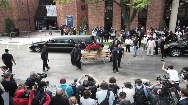 MINNEAPOLIS, MINNESOTA - JUNE 04: The remains of George Floyd are carried from Trask Worship Center at North Central University following a memorial service on June 4, 2020 in Minneapolis, Minnesota. Floyd died while in police custody on May 25, after former Minneapolis police officer Derek Chauvin kneeled on his neck for nine minutes while detaining him. His death has sparked nationwide protests and rioting.   Scott Olson/Getty Images/AFP