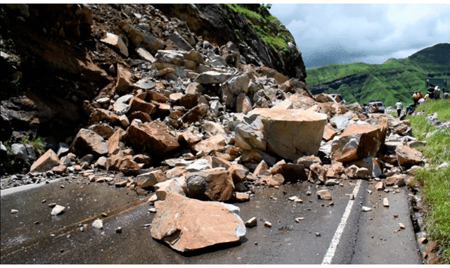Huaicos en Perú: deslizamiento de rocas bloquea la autopista Chiclayo-Chota [VIDEO]