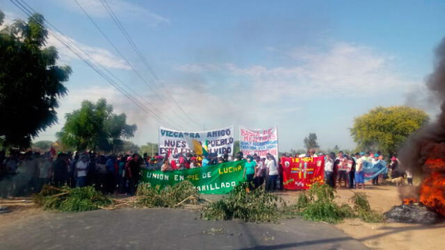 Pobladores bloquean vía Piura - Sechura exigiendo se retome obra de saneamiento [VIDEO]
