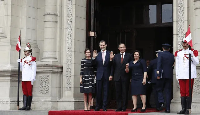 Martín Vizcarra entregó una condecoración a rey Felipe VI de España [VIDEO]