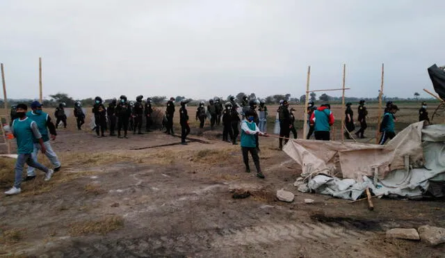 Policía Nacional desalojo a invasores de la casa de estudios de Lambayeque. Foto: UNPRG