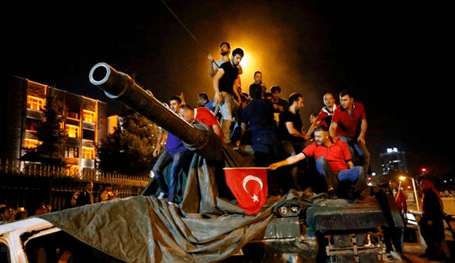 Turquía: ordenan cadena perpetua para 34 participantes del fallido golpe de Estado