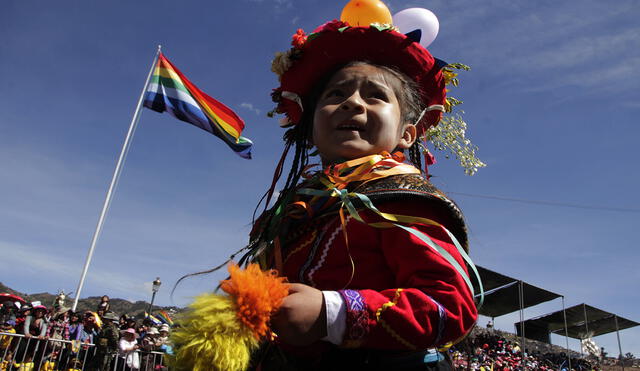 Niños de inicial realizaron colorido desfile por el aniversario de Cusco [FOTOS]