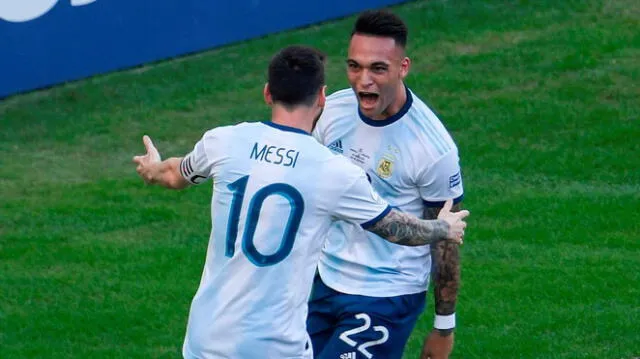 Lionel Messi y Lautaro Martínez, durante un partido con la selección argentina. Foto: AFP.