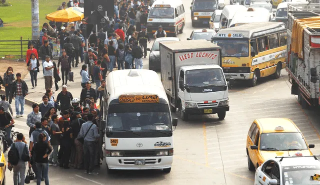 Gobierno inicia diálogo con transportistas por alza del ISC