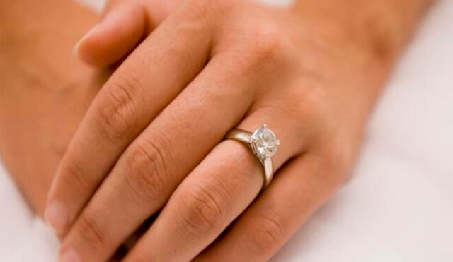 Compró un anillo de fantasía y 30 años después se llevó una increíble sorpresa 