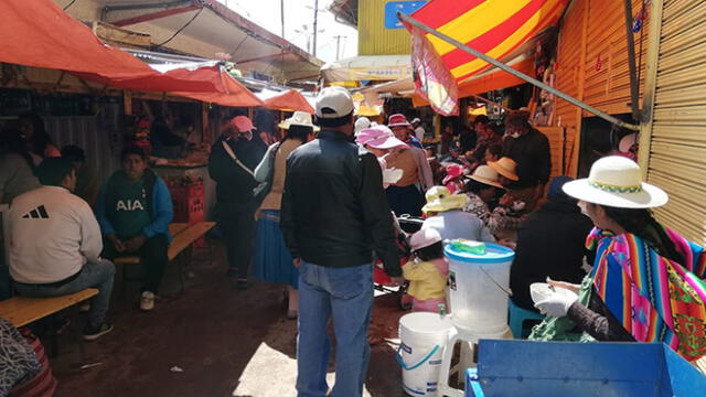 Puestos de comida atendían con normalidad a sus clientes en mercado de Juliaca.