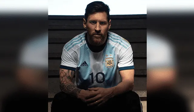 Lionel Messi y su extravagante celular bañado en oro