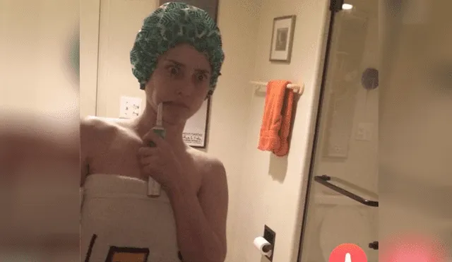 Facebook: terminó de ducharse, se tomó un selfie y detalle causa risas en Internet 