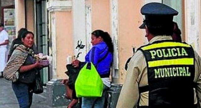 Policía Municipal quitó mercadería a anciana y no la registra