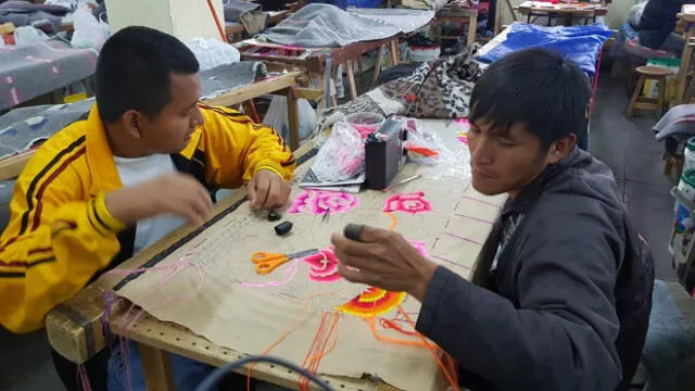 Junín: fustanes a precios cómodos y elaborados a mano en penal de Huamancaca