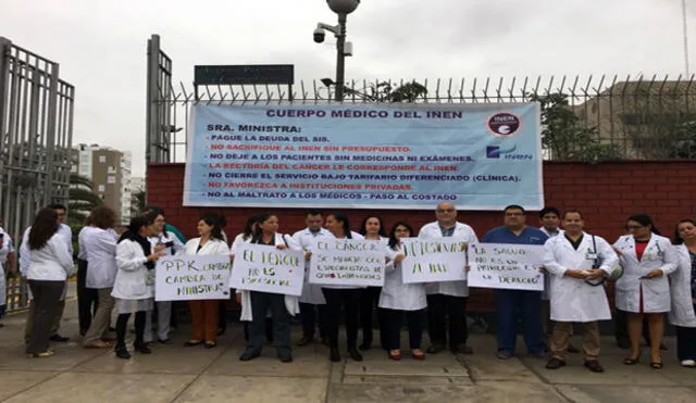 Médicos del INEN protestan por el desabastecimiento de medicamentos
