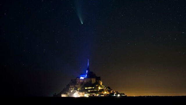 Cometa NEOWISE en los cielos de Francia. Foto: AFP.