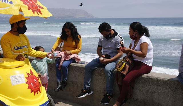 Personas acuden a las zonas costeras. Foto: Marco Cotrina/La República.