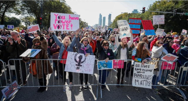 Manifestación en Chicago contra la política "anti-mujeres" de Trump