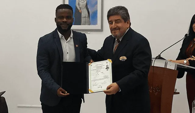 Johnnier Montaño recibió la nacionalidad peruana y es ahora un compatriota más  