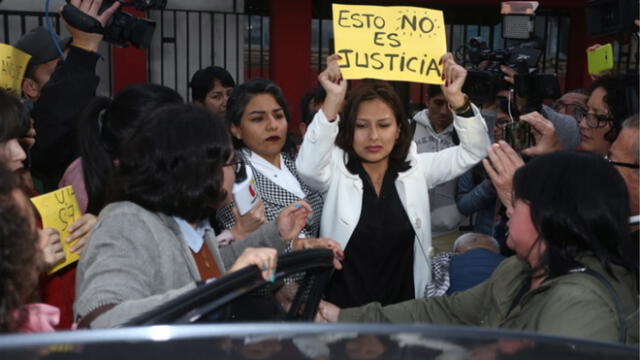 Arlette Conteras muestra su indignación tras fallo de la CSJ de Lima Norte. (Foto: Michael Ramón)