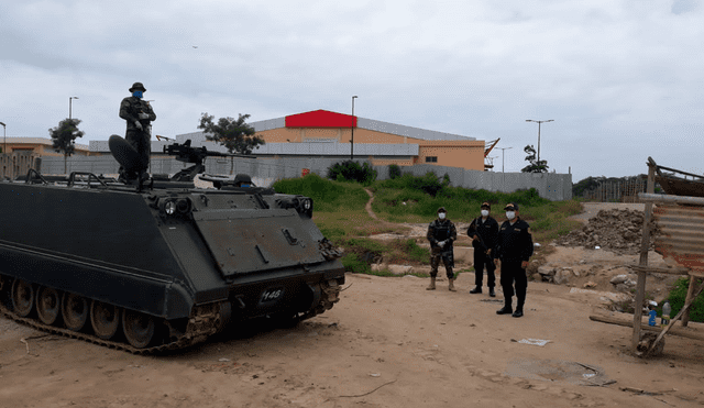 Tanques resguardan frontera con Ecuador.