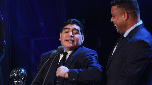 Maradona y Ronaldo se robaron el show en The Best 2017 con jocoso momento [VIDEO]