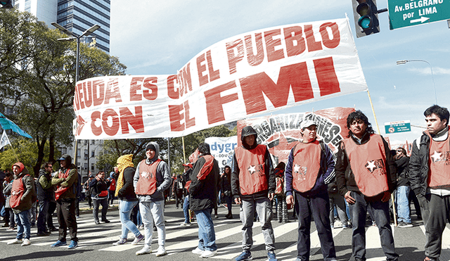 Rechazo. La crisis golpea a la Argentina y las protestas arrecian contra el Fondo Internacional.