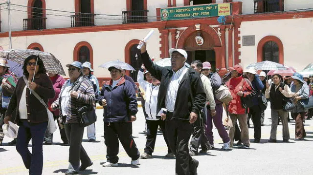 Maestros de Puno siguen protestando y se declaran en huelga de hambre